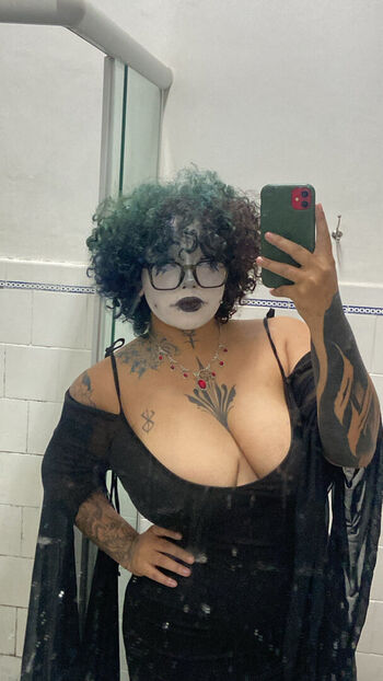 Full leaked Sinderlnd private photo