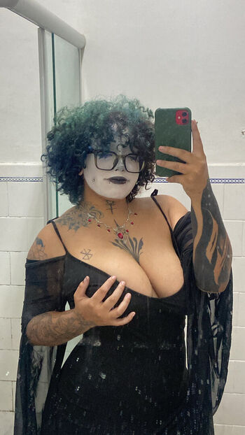 Full leaked Sinderlnd private photo