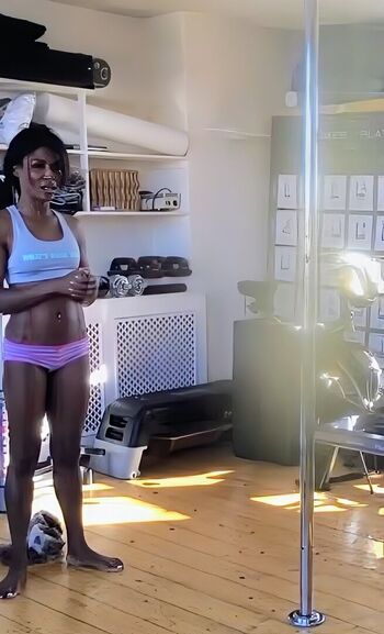 Full leaked Sinitta private photo