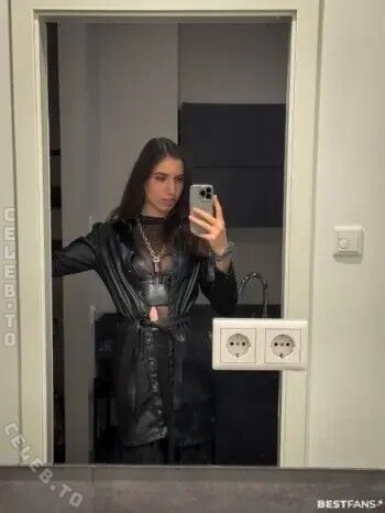Full leaked Skarlya private photo
