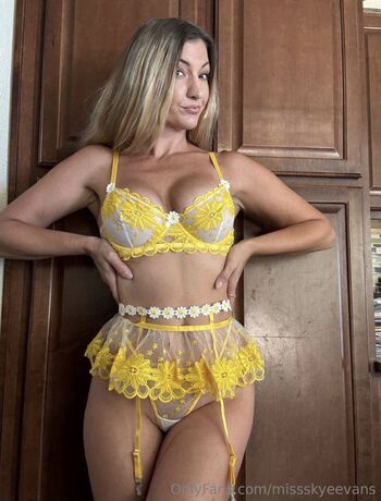 Full leaked Skye evans private photo