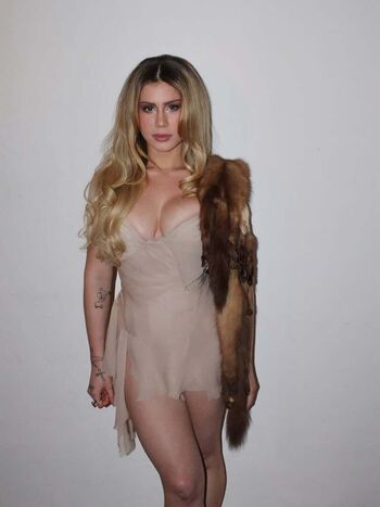Full leaked Slayyyter private photo