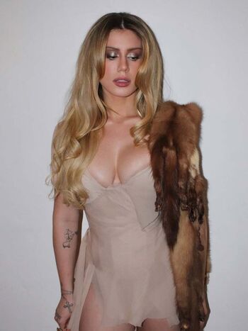 Full leaked Slayyyter private photo