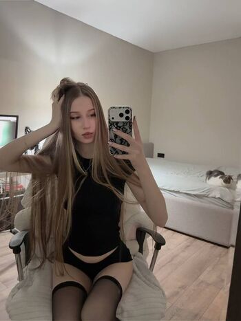 Full leaked Sleepyyrinn private photo