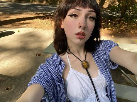 Full leaked Smallwoundedfawn private photo