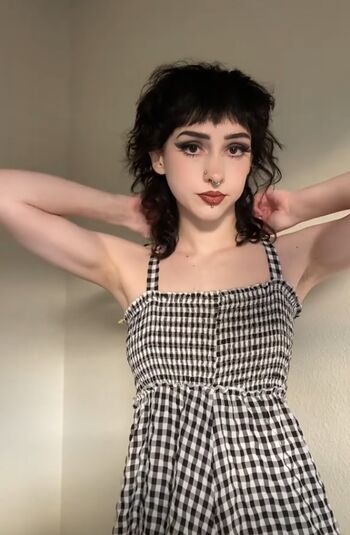 Full leaked Smallwoundedfawn private photo