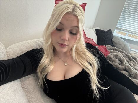Full leaked Snowbunnybby page private photo