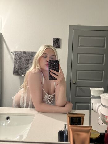 Full leaked Snowbunnybby private photo