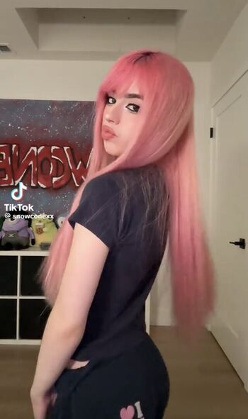 Full leaked Snowwcone private photo