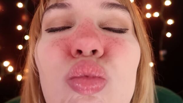 Full leaked Softlygaloshes private photo