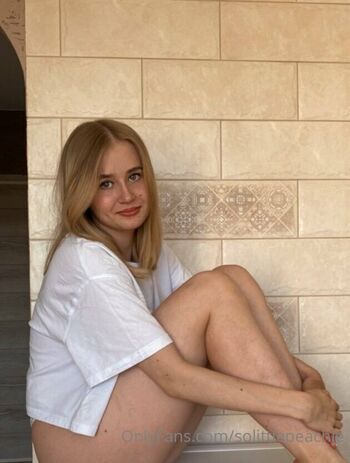 Full leaked Solittlepeachie page private photo