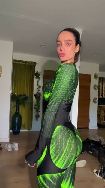Full leaked Sommer ray page private photo