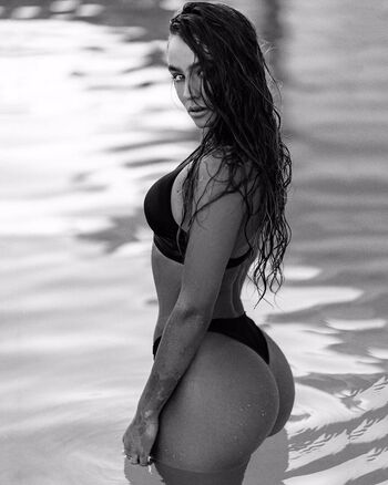 Full leaked Sommer ray page private photo