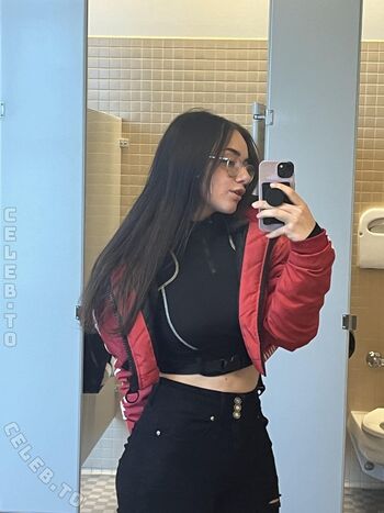 Full leaked Sophie grey private photo