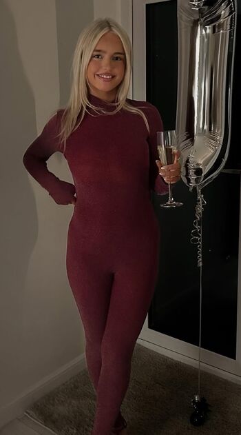 Full leaked Sophie sutherland page private photo