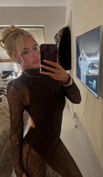 Full leaked Sophie sutherland page private photo