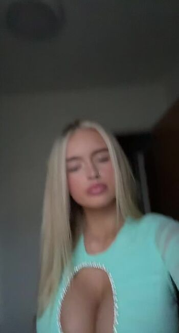 Full leaked Sophie sutherland private photo