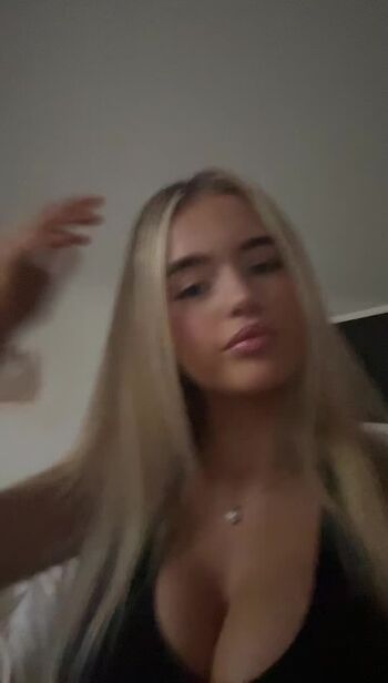 Full leaked Sophie sutherland private photo