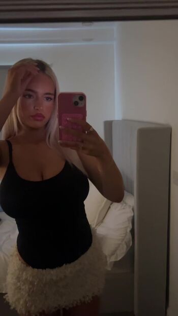 Full leaked Sophie sutherland private photo