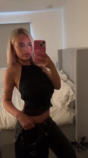 Full leaked Sophie sutherland private photo