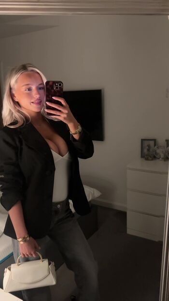 Full leaked Sophie sutherland private photo