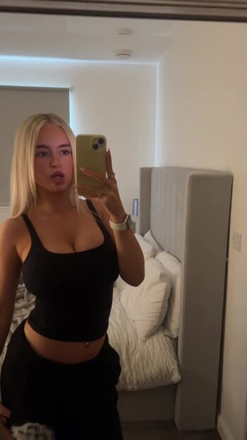 Full leaked Sophie sutherland private photo