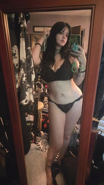 Full leaked Spookshowbebe private photo