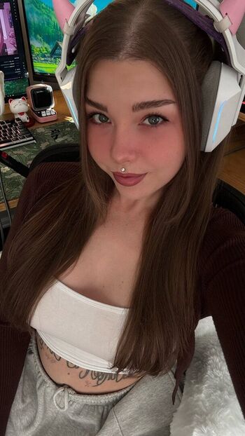 Full leaked Squishywaifu private photo