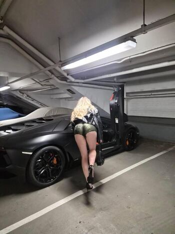 Full leaked Stefani nurding private photo