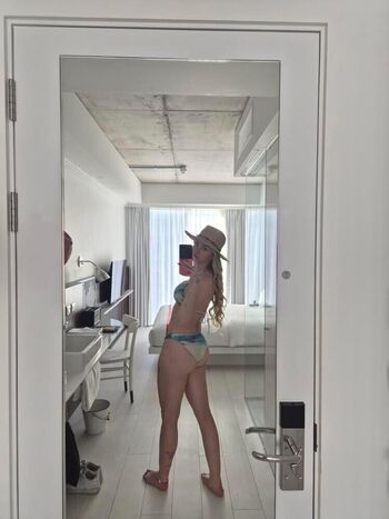 Full leaked Stefani nurding private photo