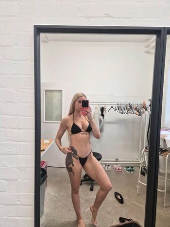 Full leaked Stefani nurding private photo