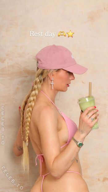 Full leaked Stefani nurding private photo