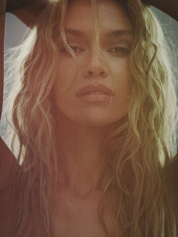 Stella Maxwell