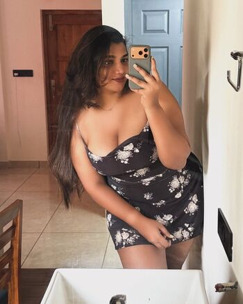 Full leaked Storiesofsara private photo