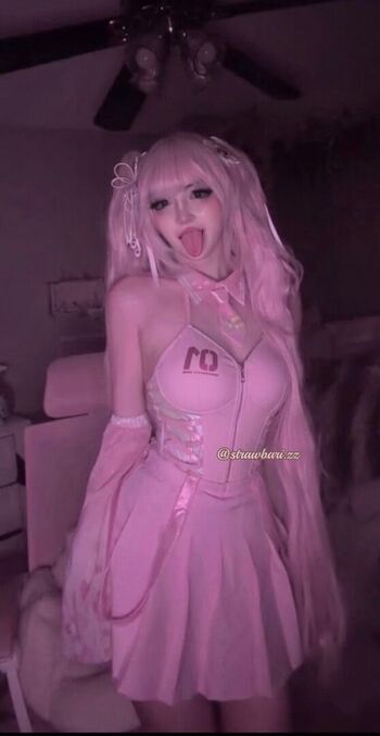 Full leaked Strawbarizz private photo