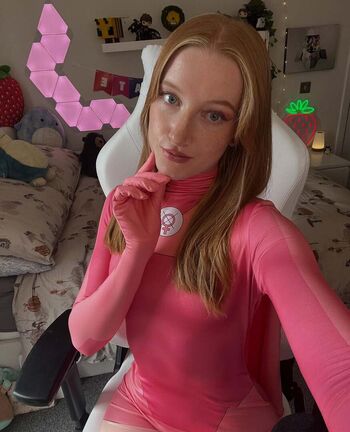 Full leaked Strawbz private photo