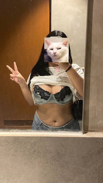 Full leaked Strwbrrsh private photo