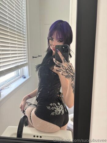Full leaked Succubusvee private photo