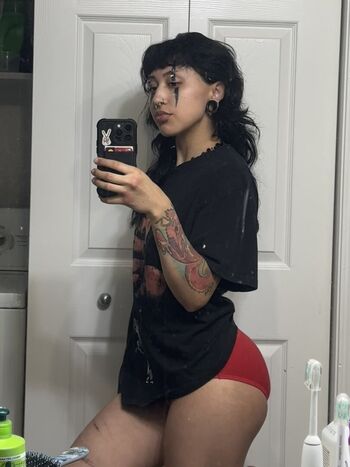 Full leaked Suedmza private photo