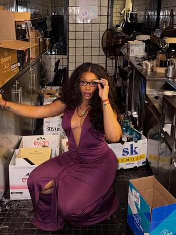 Full leaked Sza page private photo
