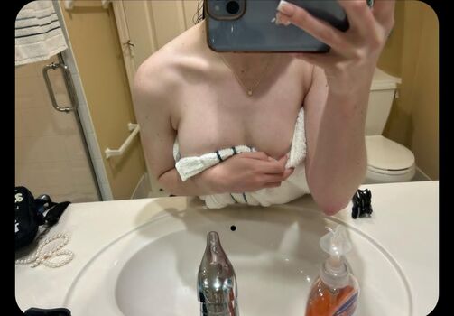 Full leaked Taylor herd private photo