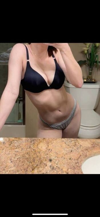Full leaked Taylor herd private photo