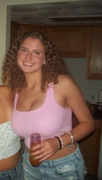 Full leaked Taylor roo private photo