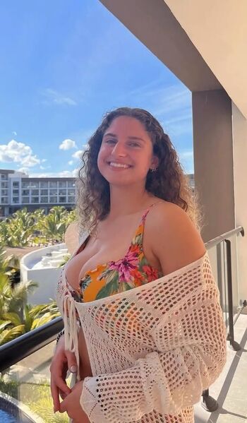 Full leaked Taylor roo private photo