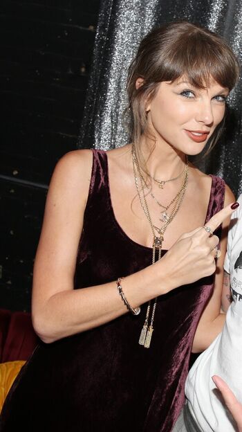 Full leaked Taylor swift private photo