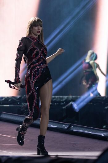 Full leaked Taylor swift private photo
