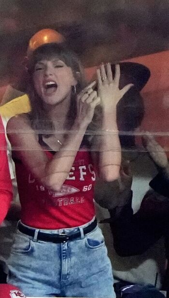 Full leaked Taylor swift page private photo