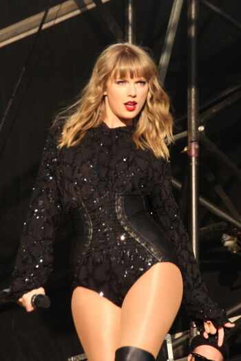 Full leaked Taylor swift page private photo