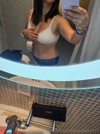 Full leaked Tease queen private photo