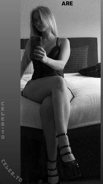 Full leaked Teilzeitsami private photo